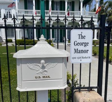 Manor Mailbox